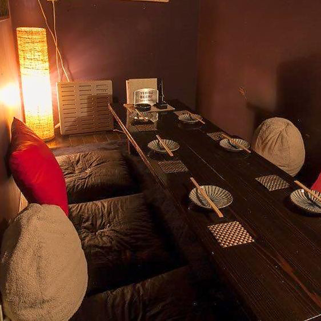 ２～6名様までの個室も完備。こちらの写真は半個室のロフト席です。