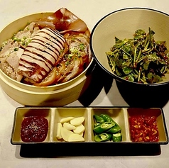 蒸しイカ1尾&ポッサム&豚足(セリ和え付き)