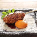 肥後の赤鶏を備長炭でじっくりと焼き上げた手ごねつくねなど、自慢の地鶏焼き鳥メニューがたくさん！