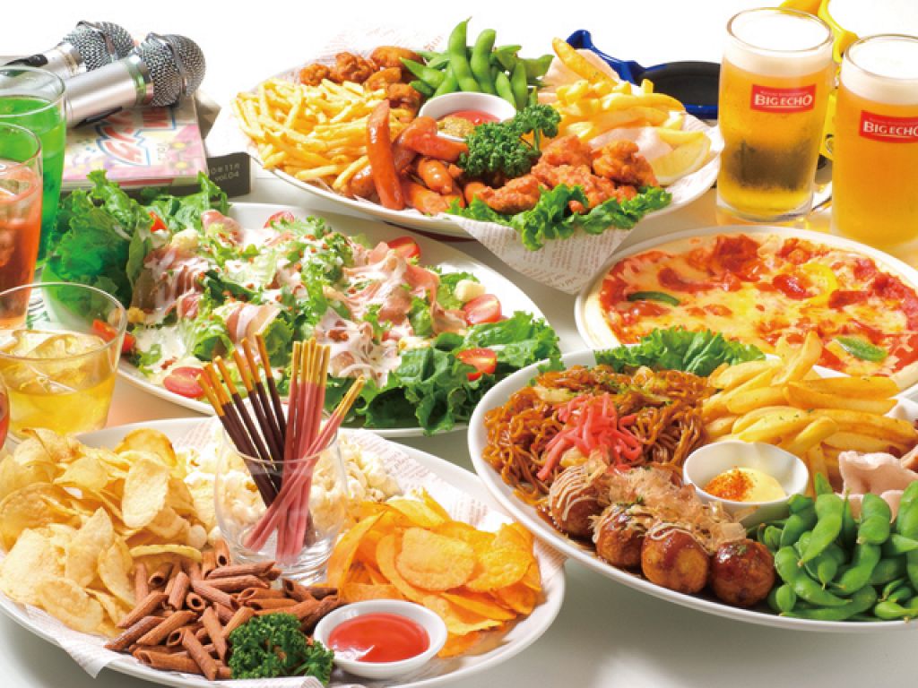 食べて飲んで歌って大盛り上がり！朝までやってるので時間を気にせずゆっくりと個室でパーティー！