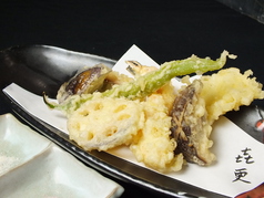 野菜の天ぷら盛り合わせ５種　/　野菜と魚の天ぷら盛り合わせ５種
