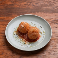 チーズが入ったライスコロッケ