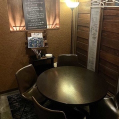 ≪2～4名様×1部屋≫周りの視線を気にせずにプライベートなひとときを楽しめる、4～5名様まで収容可能な完全個室を完備しております。