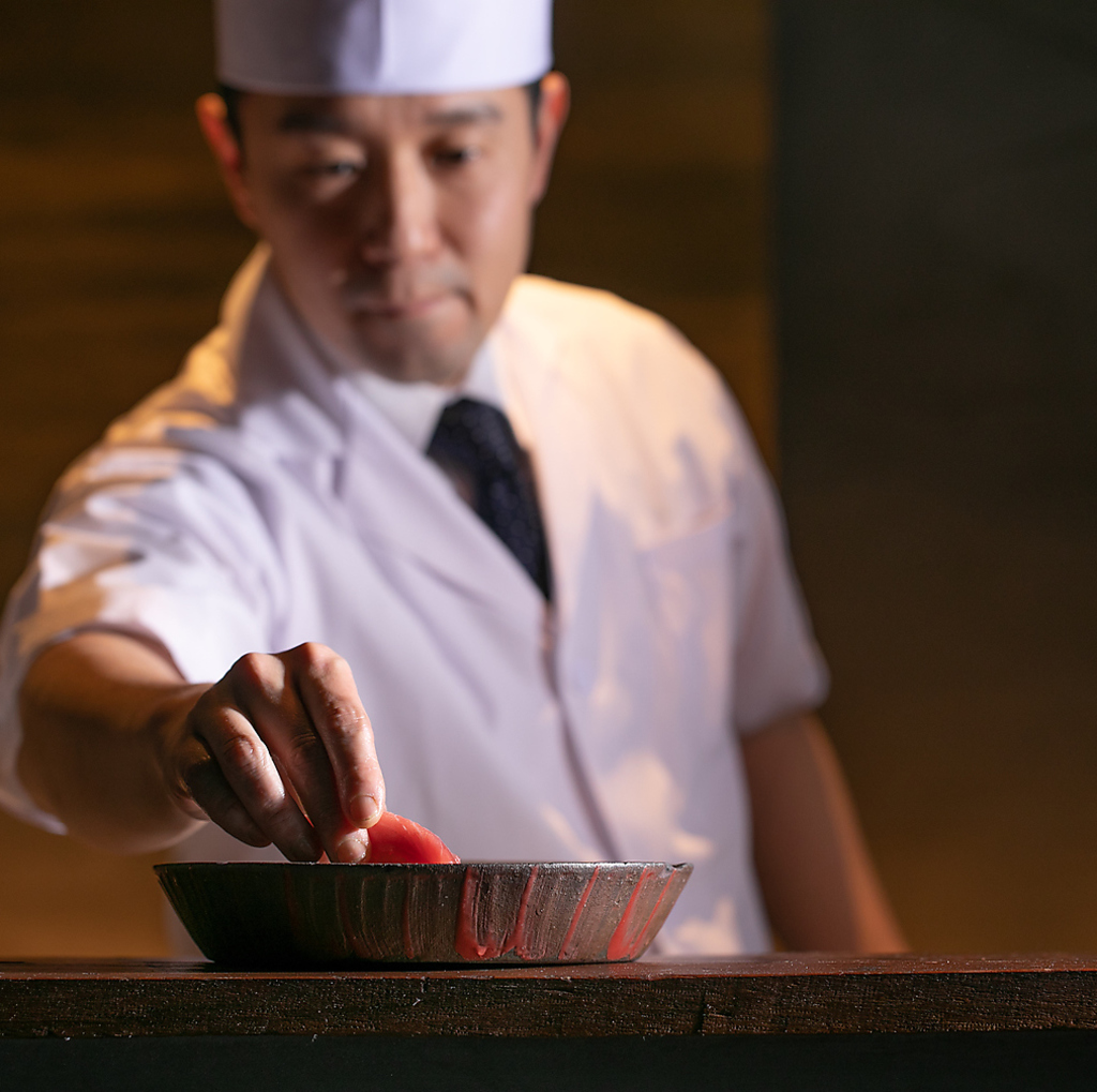 職人が目の前で握る逸品寿司はひと味違います。ぜひカウンター席でライブ感をお愉しみください◎