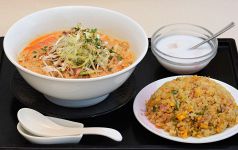 麺飯セットはボリュームたっぷり、選べて嬉しい♪