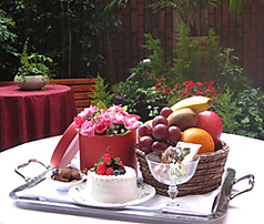 記念日に アニバーサリーコース 人気のカップフラワー デザート 乾杯グラスシャンパン付 レストラン マーヴェラスパラディ白金 イタリアン フレンチ ホットペッパーグルメ