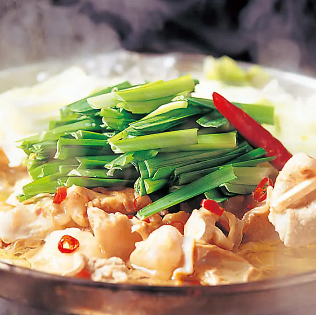 当店のもつ鍋は季節問わずの大人気◎ぶるぶるの牛もつの食感をお楽しみください。