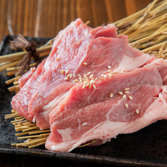 《絶品☆ラム本来の旨みを味わえる》豊かな風味と絶妙な食感！生ラムショルダー950円(税込)の写真