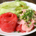 料理メニュー写真 トマトとガリのサラダ