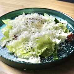 爆盛りチーズの藁ベーコンサラダ