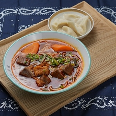 水餃子セット(牛バラ煮込みスープ米粉麺＋水餃子5個)の写真