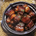 料理メニュー写真 華之宴特製皮付き豚角煮土鍋