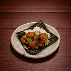 サーモンとアボカドのポキ丼風