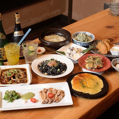 県内外問わず旬の美味しい魚や野菜を使った沖縄料理の数々を堪能できるお店。