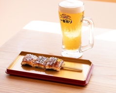 「うなぎ串(生ビールセット)」2200円(税込)