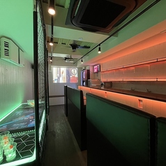 AmusementBAR NEIGHBORHOOD アミューズメントバーネイバーフッドの雰囲気2