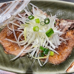 【お奨め！単品メニュー】炙り牛たんねぎ塩チャーシュー