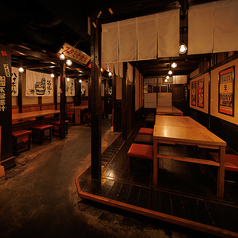 【貸切のご相談受付中】大切な仲間と周りを気にせず楽しめる、プライベート空間をご提供。結婚式二次会・同窓会・歓送迎会・会社の打ち上げ・記念日パーティーなど、様々なシーンにご利用可能。名物博多もつ鍋や馬刺し、厳選芋焼酎を含む飲み放題付きコースもご用意しております。人数やご予算などお気軽にご相談ください。