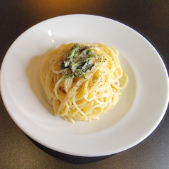 ホウレンソウとサーモンのクリームパスタ 