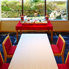 【松】椅子席の個室もご用意。結納や大切なお客さまをおもてなしする接待におすすめです。