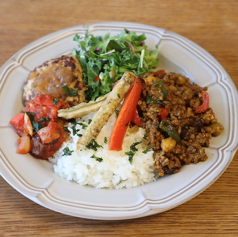 キッチンリベールは、こだわりの食材を使って、まごころ込めてお作りしています