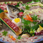 産地直送!!料理長が選りすぐりの「旬のお刺身盛り合わせ」は必食!!
