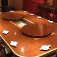 【可動式テーブル】中華の定番テーブルです。お料理まで距離が遠くても簡単に移動が出来ます！