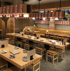 最大80名様まで、店舗を丸ごと貸切った一体感のある大規模なご宴会も可能です。音響機器、マイク、プロジェクターを完備しており、ＢＧＭの手配なども承ります。会社の歓送迎会や同窓会など、皆様で盛り上がる特別なイベントに最適です。設備やサービスのご利用に関しては直接お店へお問い合わせくださいませ。
