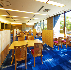 白木を生かした清潔感あふれる雰囲気。