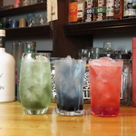 深海のような雰囲気でお待ちしております。お一人様もカウンター席で心地よくお過ごしいただけます◎