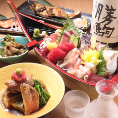 豪快な舟盛り刺身盛り合わせと旬の食材や郷土料理を