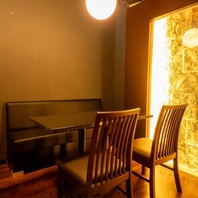 美酒と牛串を堪能。喫煙可な大人空間