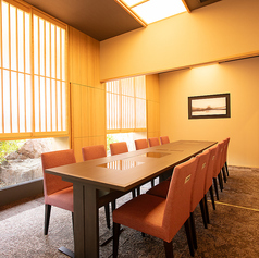 少人数から大人数まで♪当店の個室は全てテーブル個室です。人数に応じてお席のレイアウト変更できます。店舗までお気軽にご相談下さい。