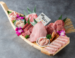 豪快な肉の船盛りは味、量、見た目三拍子そろった満足商品です。