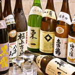 炙り料理にぴったりの厳選焼酎や日本酒がずらり揃い踏み！！お気に入りを見つけて下さい♪
