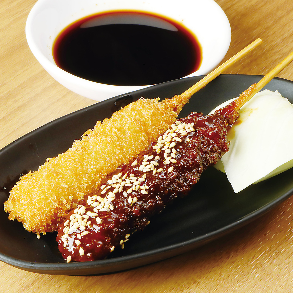 味噌串カツ・ソース串カツ。どっちといえば・・・。いや、両方おいしいですよ！