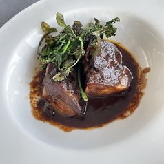 熊肉の赤ワイン煮込み