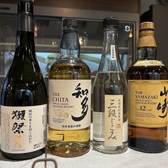 店内入ってすぐにバーカウンターを設置しました。立ち飲みスタイルでのご来店も歓迎いたします。