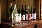 各地の厳選された日本酒の数々、超辛口から甘口などお好みによって様々ご用意しております。