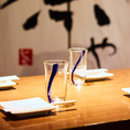 【少人数用テーブル席】仕事終わりのサク飲み・ちょい飯利用も大歓迎！ゆったり落ち着ける和の趣の中で、リラックスしながらお過ごしください。