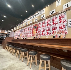 カウンター席は10席ご用意。１名様でのご利用も大歓迎です。