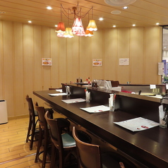 おひとり様からご利用いただけるカウンター席はランチの一息つきたいときにも、仕事終わりのエネルギーチャージにもピッタリです。