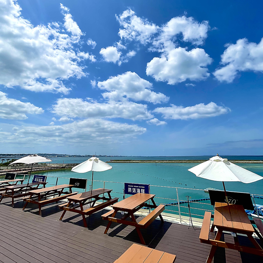 屋内席・テラス席を合わせて最大250名様OK！絶景オーシャンビューを堪能できるパーティー空間