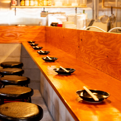 お料理の様子も目で楽しめるカウンター席!仕事帰りのサク飲みにどうぞ◎