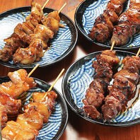 千葉県産の新鮮な豚もつを使用した名物串焼きと肉刺し
