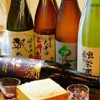 季節に合わせた全国の日本酒もご用意。