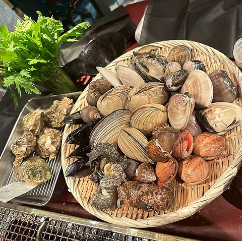 厳選した貝とお酒を、最高のプライベート空間でお楽しみください。予約は食べログから