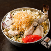 《全席喫煙OK!》禁煙ムードで喫煙できる場所やお店がどんどん減っている昨今。当店なら愛煙家の方も肩身の狭い思いをしなくて済みます。友人との飲み会・女子会・パーティーといった盛り上がる席でも、我慢せずにお食事とおタバコをお愉しみください。店内天井にはダクトを設置している為、視界が悪くなる心配も不要です。