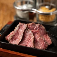 【名物】カットステーキ！柔らかなハラミ肉を使用。