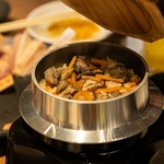 〆は釜めしでどうでしょう！蓋を開けるといっぱい食べたのになぜかお腹が空いてしまう！？